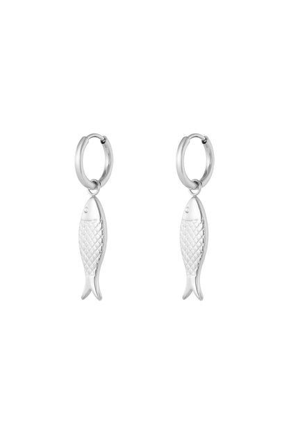fish charm oorbellen