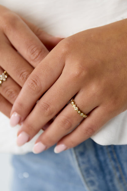 Ring met verschillende vormen en steentjes