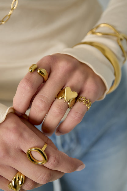 Statement ring met druppeldetails en hart
