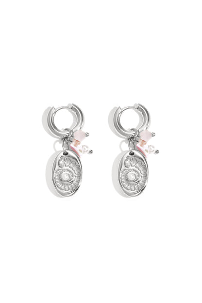 Oorbellen met kralen en schelp charm
