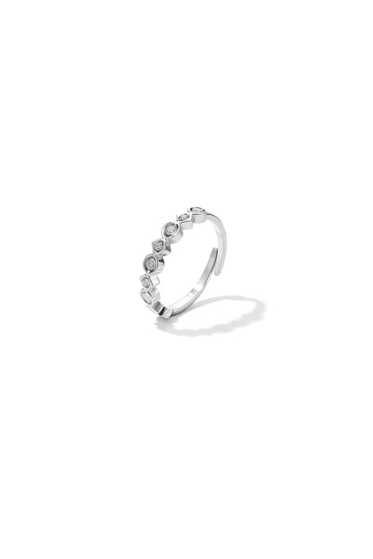 Ring met verschillende vormen en steentjes
